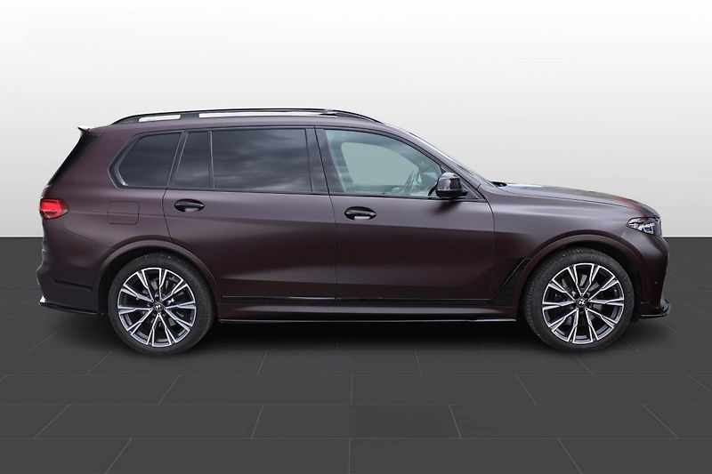 BMW X7 xDrive40i - fotka 2 z 15