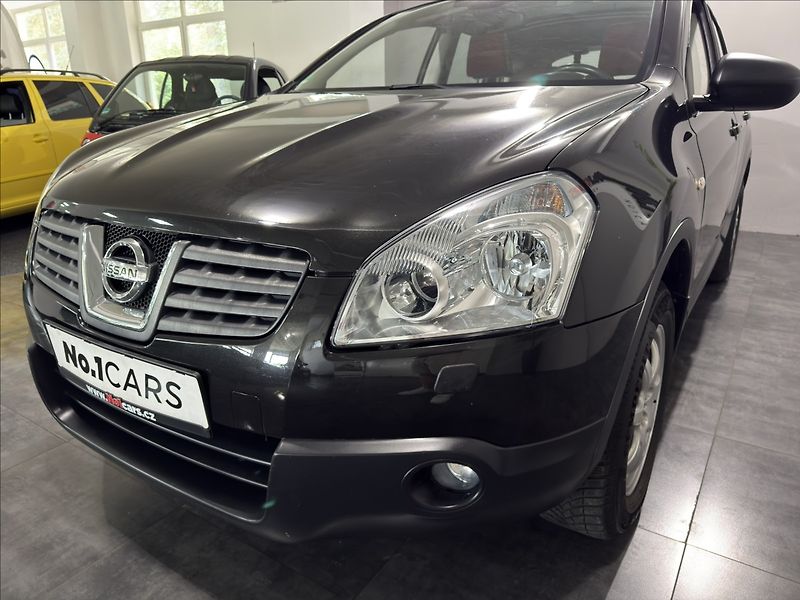 Nissan Qashqai 2,0   i 4x4 PANORAMA TAŽNÉ - fotka 25 z 30
