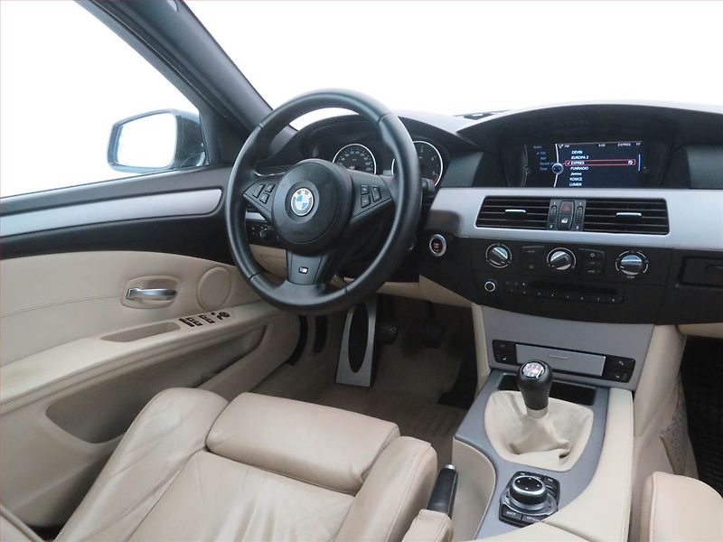 BMW Řada 5 (2010) M Paket 520d, Serv.kniha, Navi - fotka 7 z 16