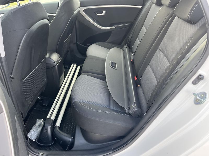 Hyundai i30 (2014) 1.6 CRDi -81kW - fotka 9 z 14