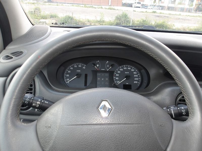 Renault Scénic 1,9DCi AUTOMAT !!! Serv.kn! - fotka 12 z 26