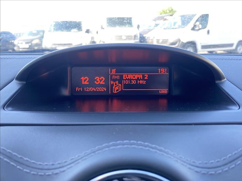Peugeot RCZ 2,0 HDi 163HP KLIMA ZÁRUKA - fotka 21 z 27