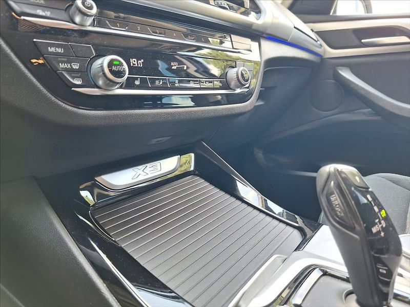 BMW X3 3,0 D  XDrive HeadUp+tažné - fotka 9 z 13