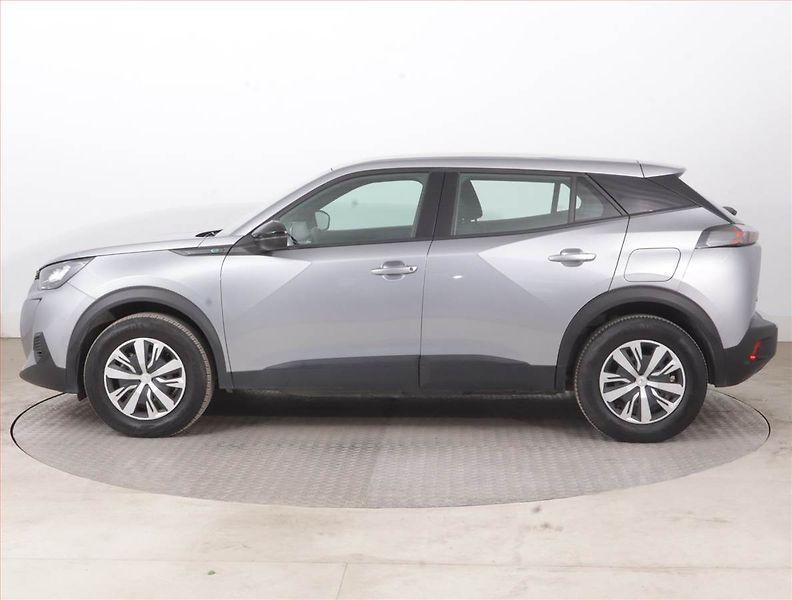 Peugeot 2008 (2023) Active Pack 50 kWh, SoH 97% - fotka 3 z 18