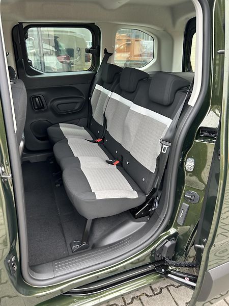 Citroën Berlingo (2026) PLUS 1,5 HDI 100k MAN6 - fotka 9 z 12