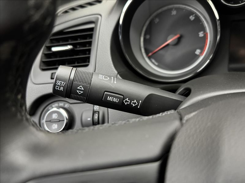 Opel Insignia 2,0 CDTi LED VÝHŘEV 2XKOLA ČR - fotka 11 z 33