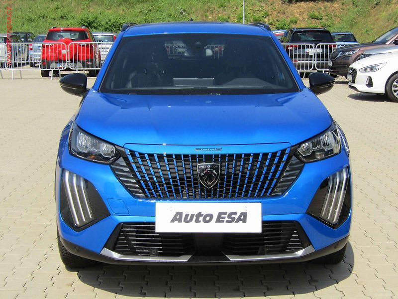 Peugeot 2008 (2024) 1.2 PT, 1.maj,ČR, Allure, AT - fotka 2 z 17