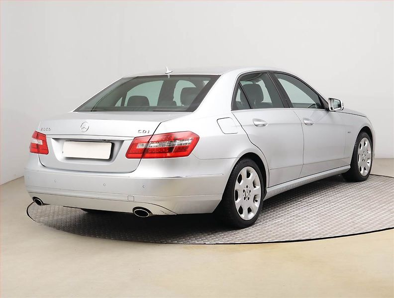 Mercedes-Benz Třídy E (2009) E 350 CDI, Automat, Xenony - fotka 5 z 23