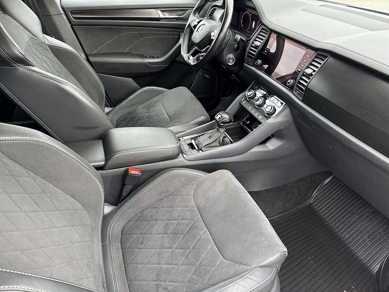 Škoda Kodiaq (2023) 2.0 TSI 4x4 DSG Sportline - fotka 9 z 36