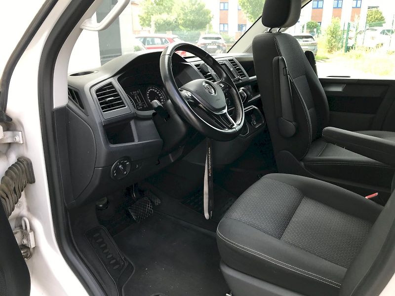 Volkswagen Multivan (2017) 2,0 TDi 110kW, Trend, 7-st.DSG - fotka 16 z 24