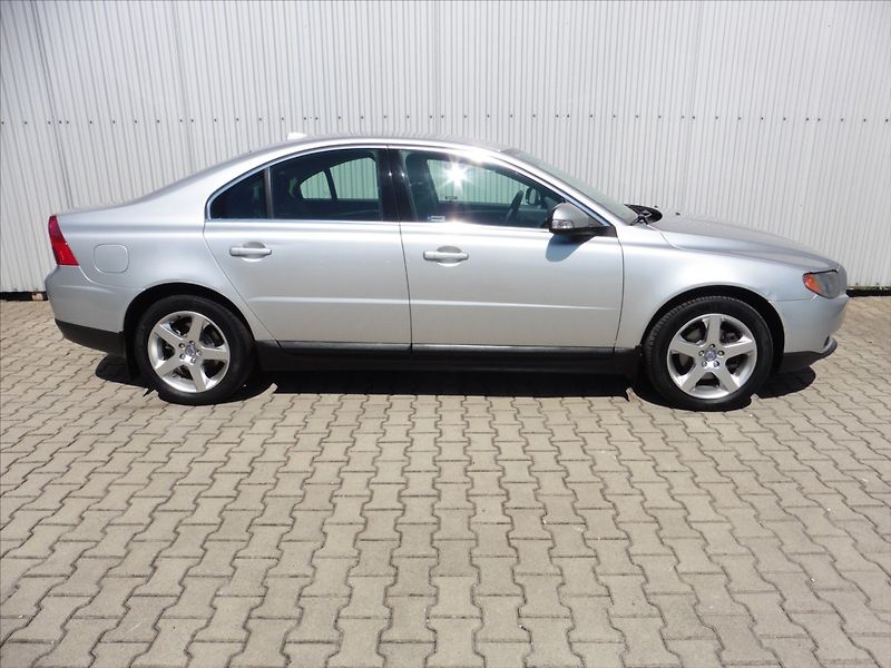Volvo S80 2,4 D5 Momentum - fotka 4 z 11