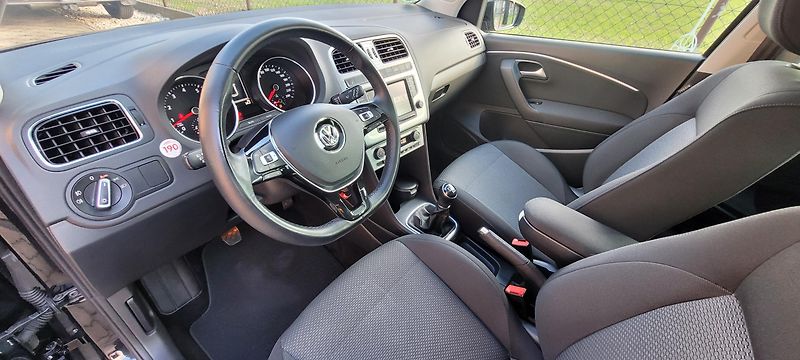 Volkswagen Polo (2016) 1,2TSi 81kW R-Line Highline - fotka 17 z 51