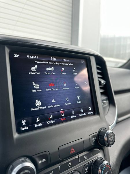 Dodge RAM (2021) 1500 BIG HORN 5.7 V8 HEMI 4x4 - fotka 24 z 31