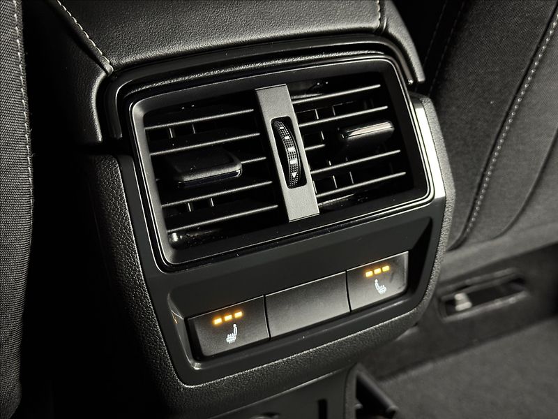 Škoda Karoq 1,5 TSi  DSG Sportline Kessy L - fotka 18 z 49