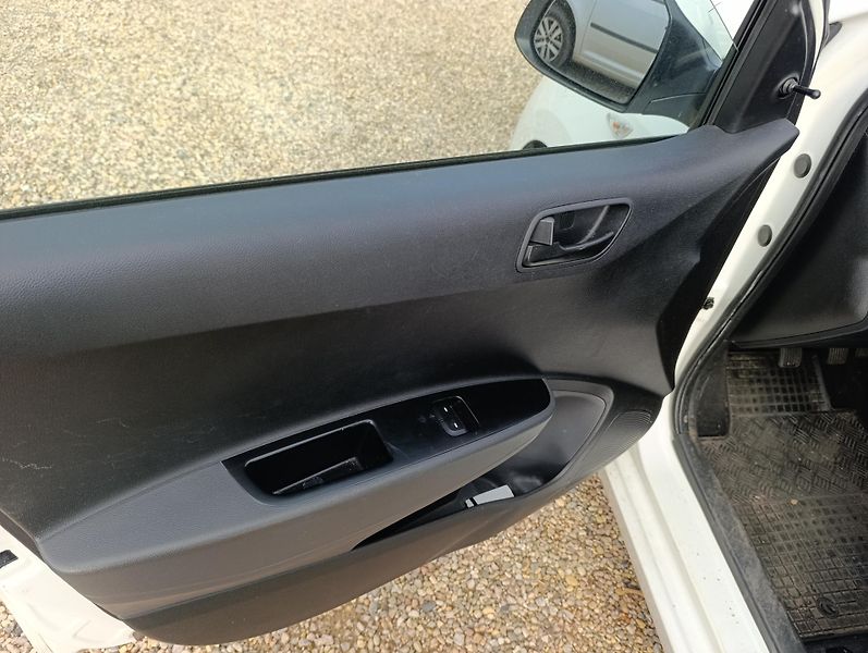 Hyundai i10 (2019) 1.0 Family club - fotka 22 z 23