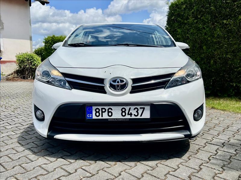 Toyota Verso 1,6 D-4D KLIMA - fotka 8 z 36