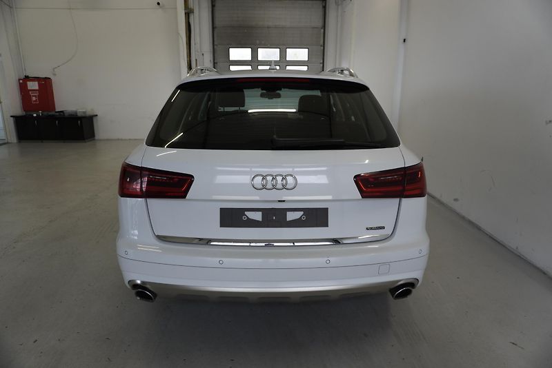 Audi A6 3.0 TDi 235 kW ALLROAD QUTTRO - fotka 6 z 21
