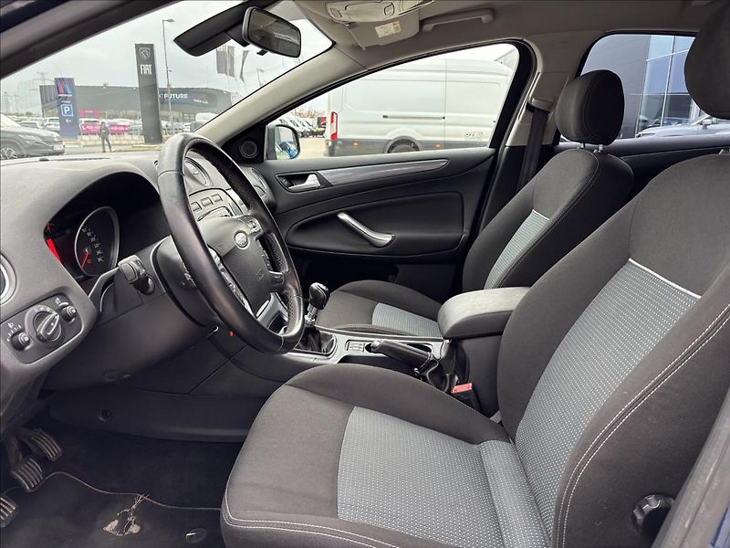 Ford Mondeo 1,6 EcoBoost 118kW Titanium - fotka 19 z 35