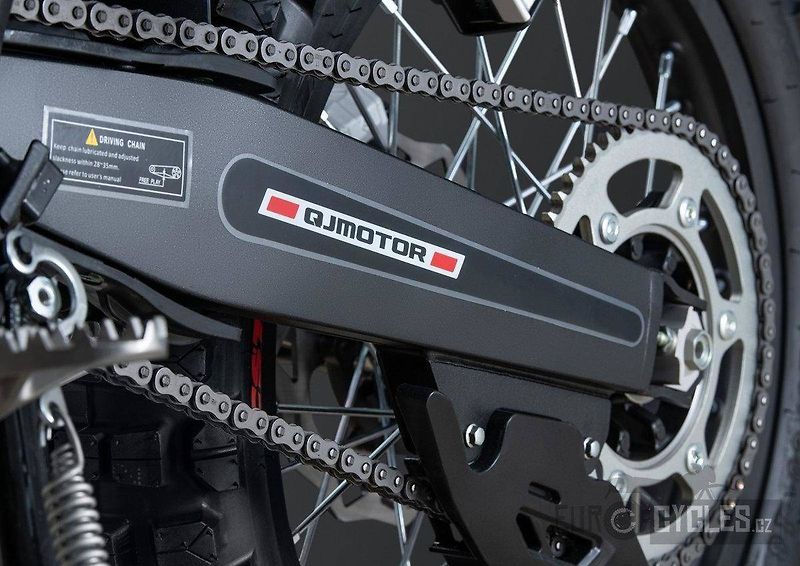 QJ Motor (2026) COV 125 Super Motard - Skladem - fotka 6 z 18