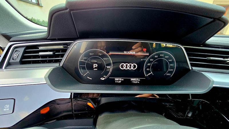 Audi e-tron /230kW - fotka 8 z 14