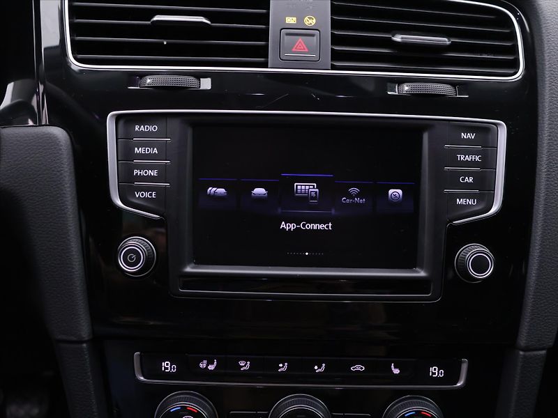 Volkswagen Golf 1,4 TSI 110kW Highline Navi - fotka 23 z 34