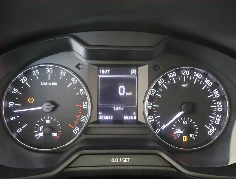 Škoda Octavia (2015) 1.6 TDI, Tempomat - fotka 11 z 19