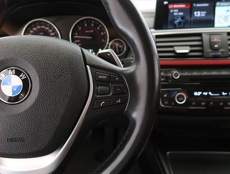 BMW Řada 4 (2018) 440i xDrive - fotka 21 z 26
