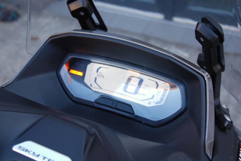 Kymco (2025) SKY TOWN 125i ABS - fotka 18 z 25
