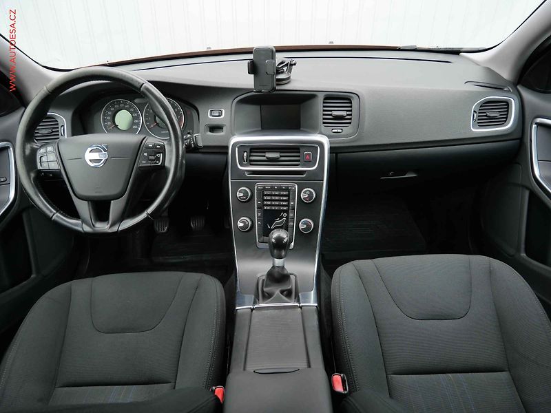 Volvo S60 (2011) 2.0 T, AC, park.asist - fotka 8 z 18
