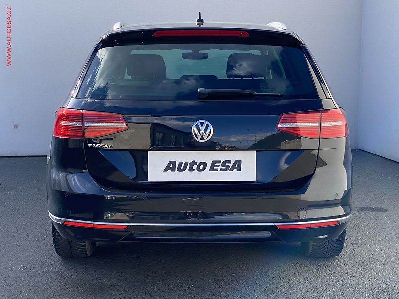 Volkswagen Passat (2017) 2.0 TDi, Highline, LED, navi - fotka 5 z 17