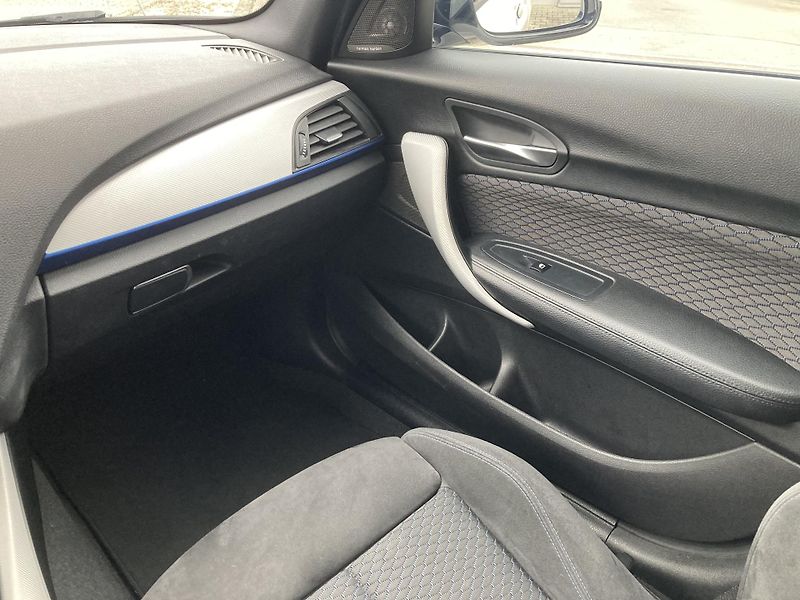 BMW Řada 1 (2016) 118d xDrive, M paket, serviska - fotka 13 z 35