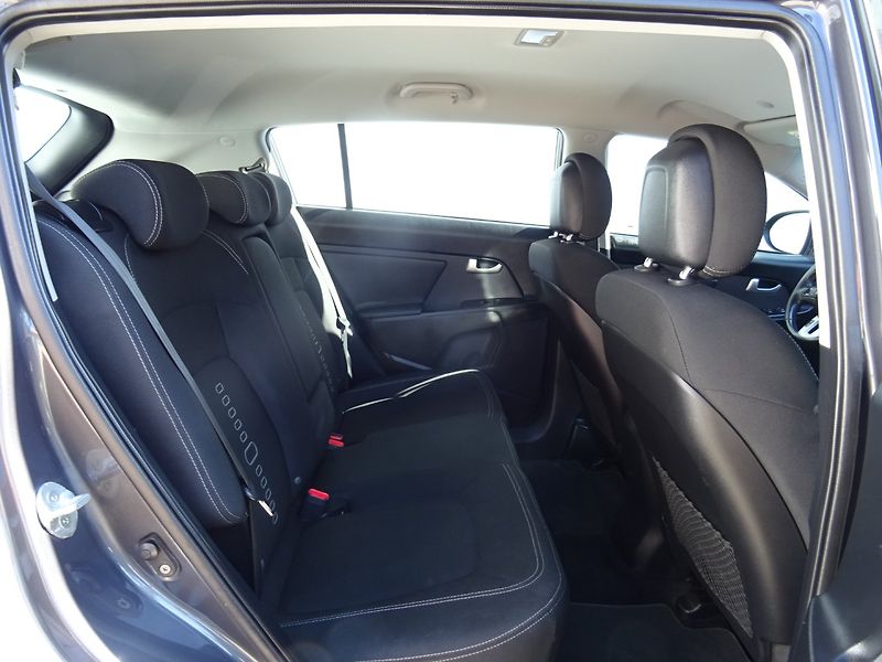 Kia Sportage (2011) 1.7CRDi,85kW,S.kn,tažne,ALU - fotka 18 z 23