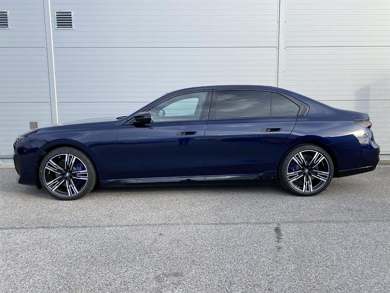 BMW i7 M70 xDrive - fotka 3 z 15