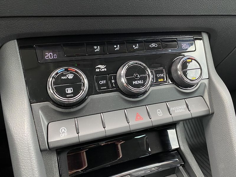 Škoda Karoq 1,0 TSI 81 kW Ambition - fotka 20 z 26