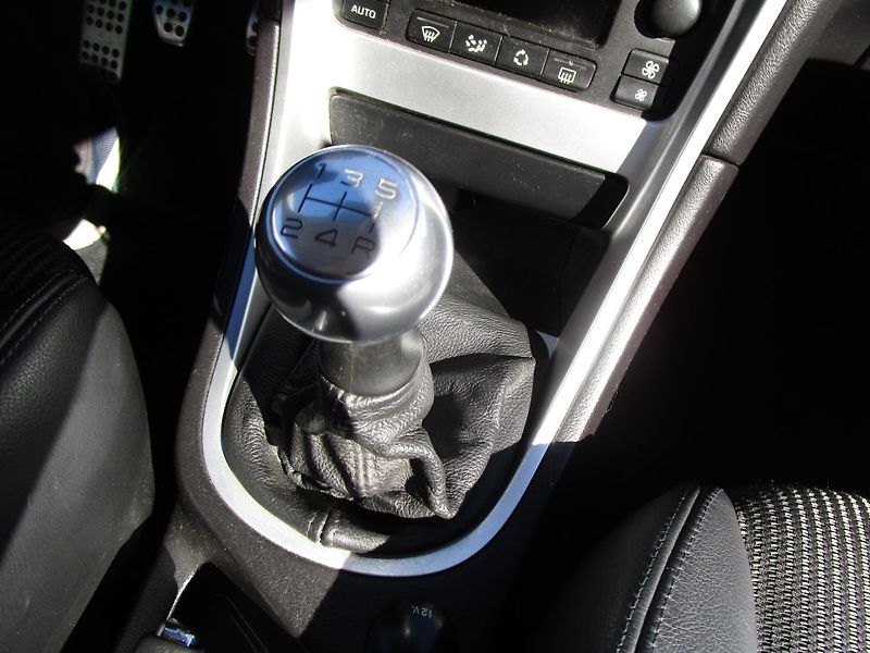 Peugeot 307 2,0-103KW-KABRIOLET-PĚKNÝ - fotka 19 z 28