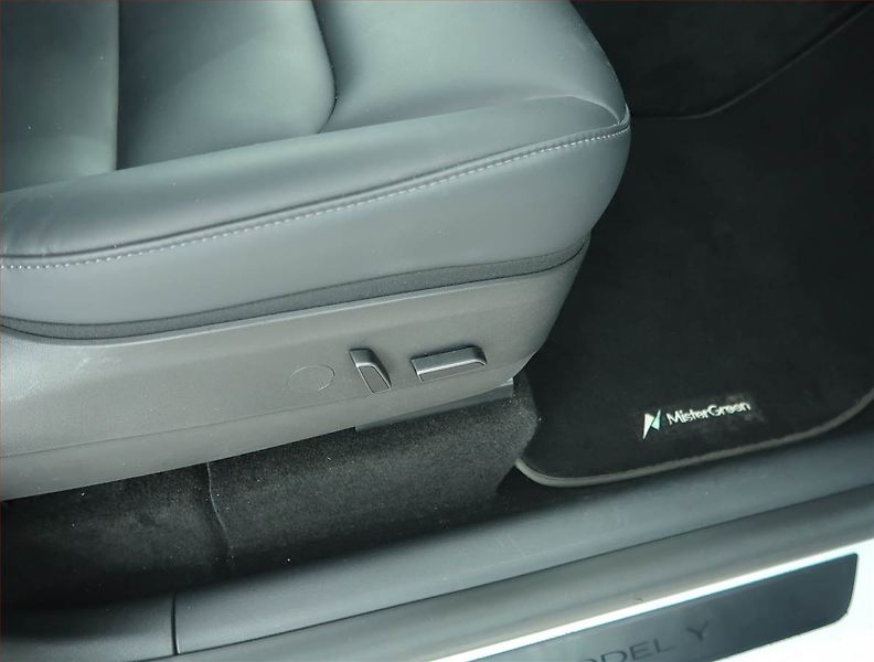 Tesla Model Y (2021) Long Range AWD 75kWh, SoH 92% - fotka 19 z 30