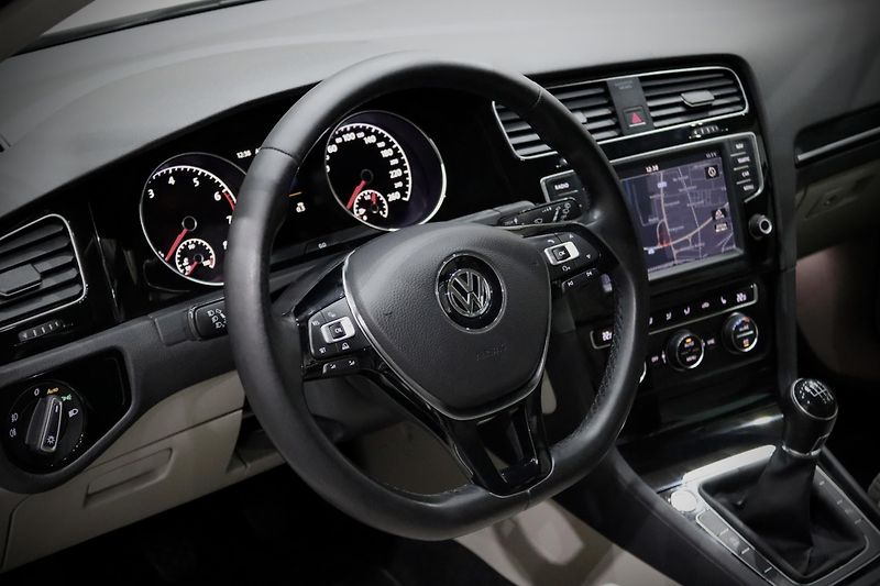 Volkswagen Golf Variant 7 1.4 TSI 92 kW Highline - fotka 13 z 32