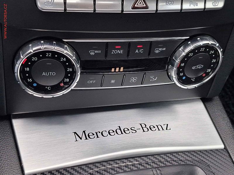 Mercedes-Benz Třídy C (2012) 1.8 C180, AT, bixen - fotka 16 z 20