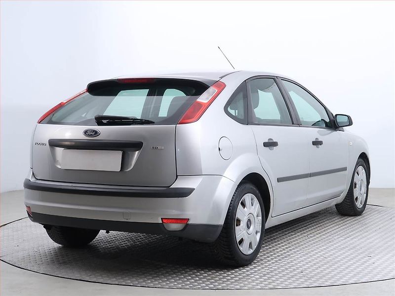 Ford Focus (2005) 1.6 TDCi, nová STK, Klima - fotka 5 z 15
