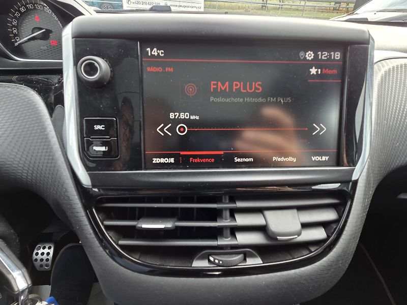 Peugeot 2008 (2019) 1.2 PT 130 GT line MAN 6 - fotka 16 z 30