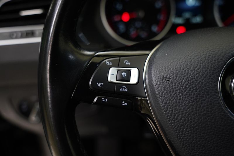 Volkswagen Tiguan - fotka 15 z 26