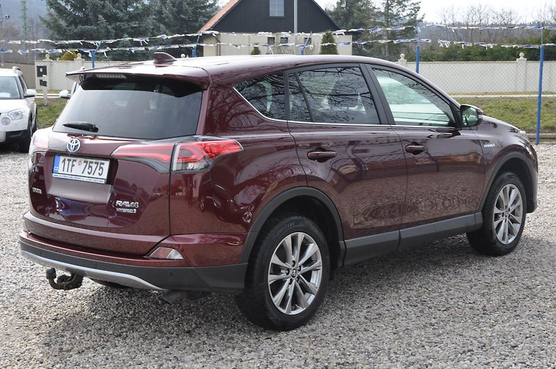 Toyota RAV4 2.5 Hybrid 4x4 Selection Kůže - fotka 3 z 31