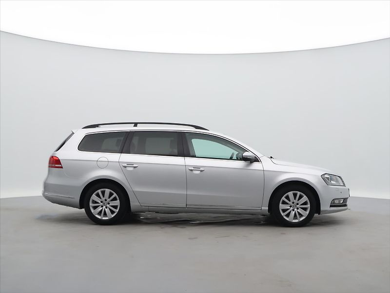 Volkswagen Passat 2,0 TDI 103kW DSG Xenon Navi - fotka 8 z 32