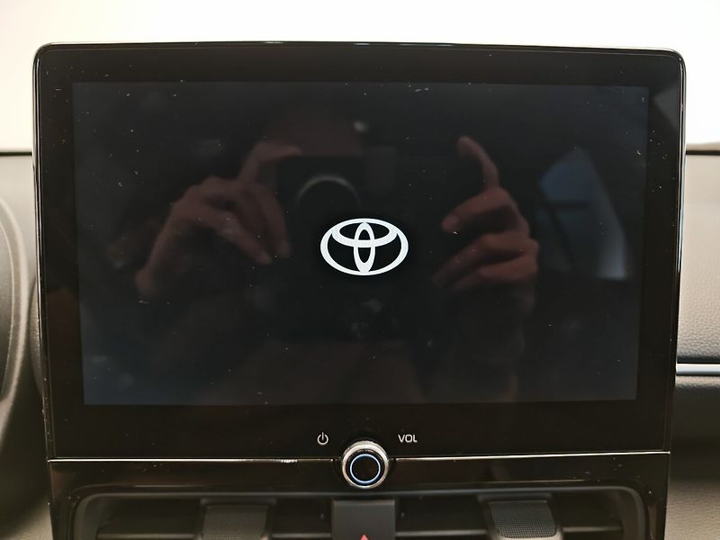 Toyota Yaris Cross 1.5 TNGA HEV Style 4x4 - fotka 28 z 32