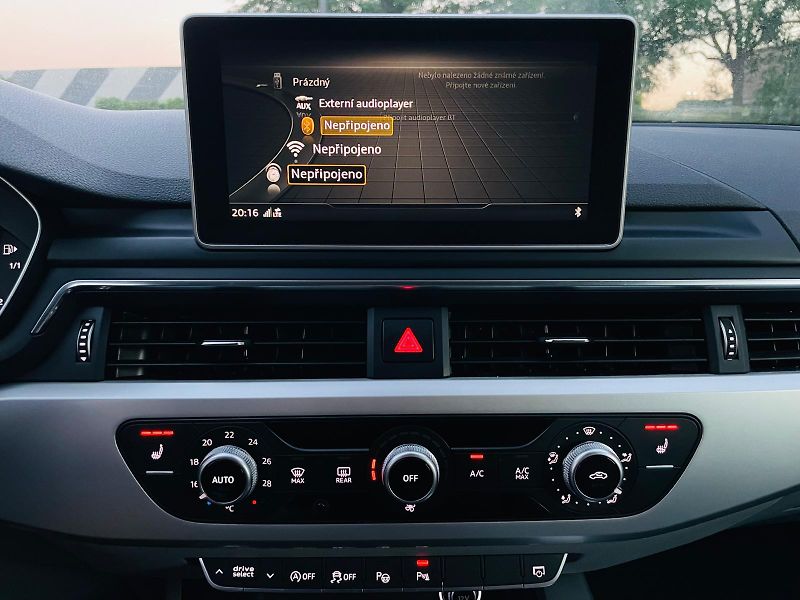 Audi A5 2.0i 140KW AUT KAMERY VÝHŘEV - fotka 39 z 52