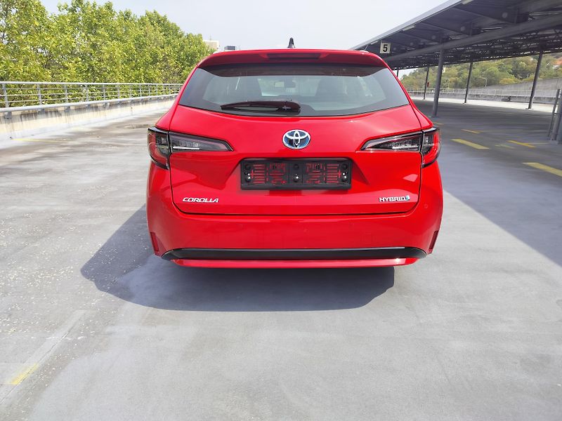Toyota Corolla 1.8 hybrid business, navigace - fotka 6 z 26