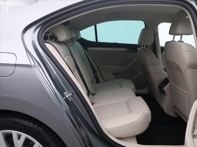 Škoda Superb 2,0 TDI 147kW DSG 4x4 L&K DPH - fotka 13 z 32