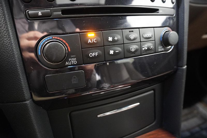 Infiniti FX50 5.0 V8 287 kW AWD AUTOMAT - fotka 19 z 24