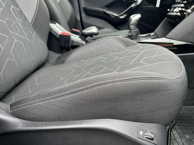 Peugeot 2008 1.2i KAMERA PŮVOD ČR 1.MAJ. - fotka 34 z 44