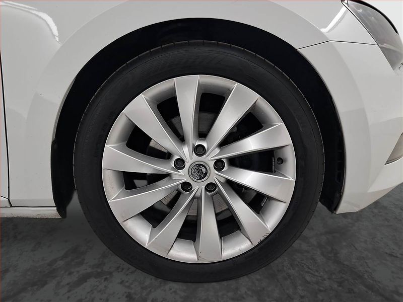 Škoda Superb (2019) 2.0 TDI, 4X4, Automat, Kůže - fotka 15 z 28